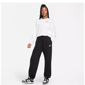 Nike Women's Sportswear Club Fleece Mid-Rise Sweatpants small